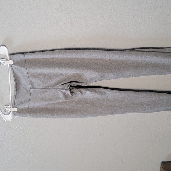 Patagonia Gray & White Striped Polartec Capilene Midweight Base Layer Pant - Picture 7 of 8